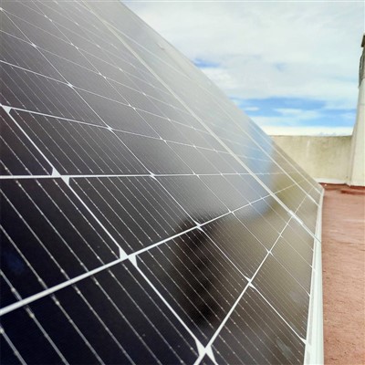 Kaca untuk panel surya